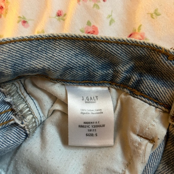 Brandy Melville jeans shorts - Picture 2 of 3